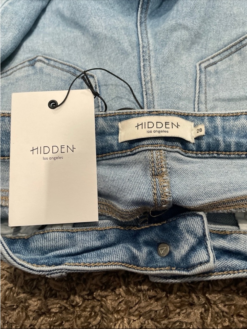 Hidden NWT straight leg jeans with distressed features size 28 - Picture 3 of 3